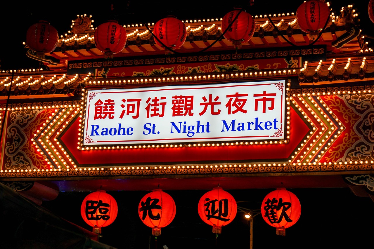香港地摊夜市，美食小吃的天堂
