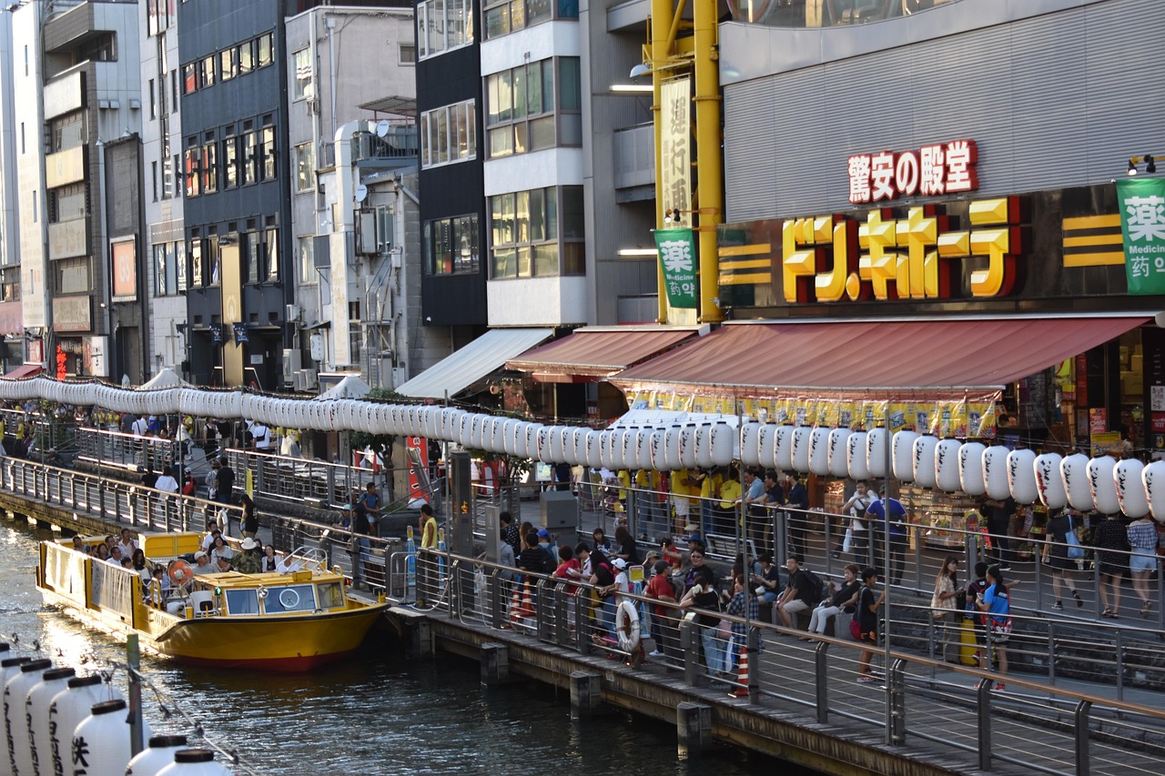 探秘城市角落，打卡网红美食店的味蕾之旅